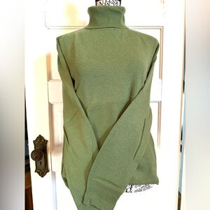 💚EUC Grass Green Turtleneck Cashmere Sweater, Size Medium